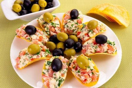 Сырная закуска на чипсах