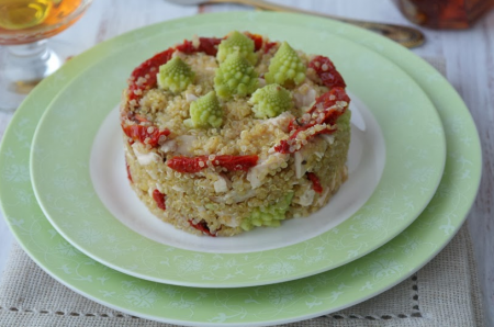 Салат с романеско и киноа