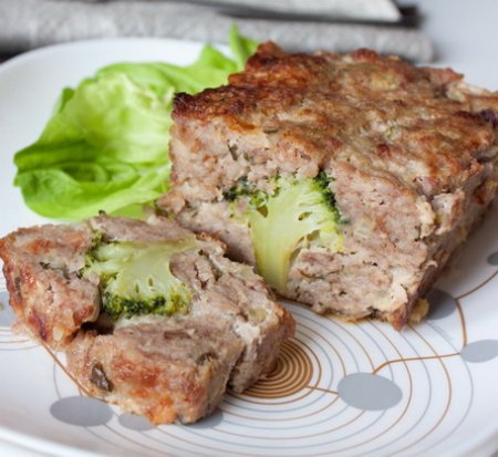 Мясной рулет с цветной капустой и брокколи