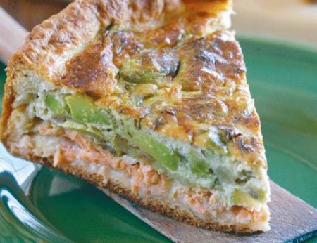 Пирог с авокадо, кабачками и лососем