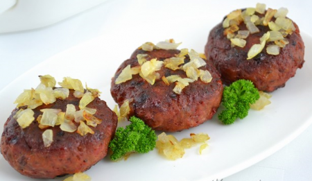 Шведские котлеты со свеклой и жареным луком 