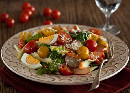 Разноцветный овощной салат