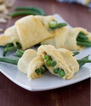 Узелки со стручковой фасолью и сыром гауда