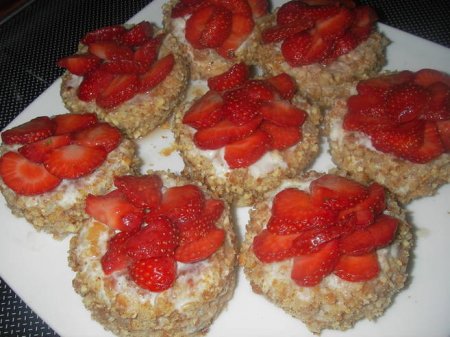 Пирожные с клубникой