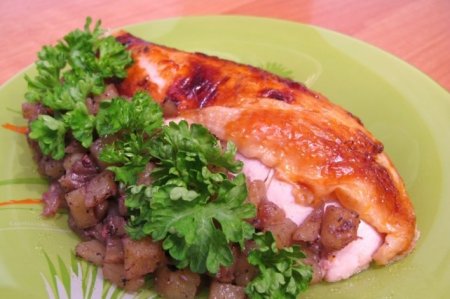 Курица, фаршированная картофелем