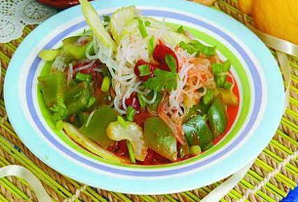 Салат из соевой лапши с шампиньонами и овощами