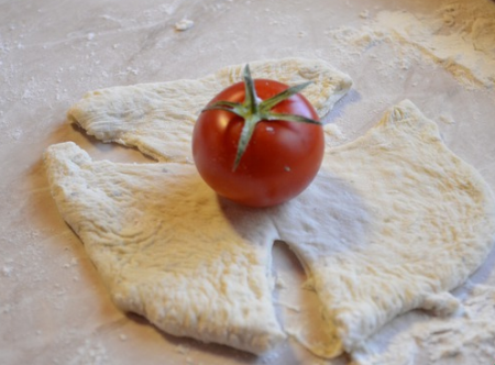 Хлеб с помидорами черри и брюссельской капустой