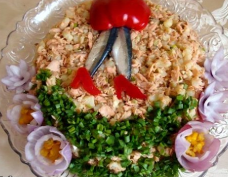 Салат из копченой горбуши