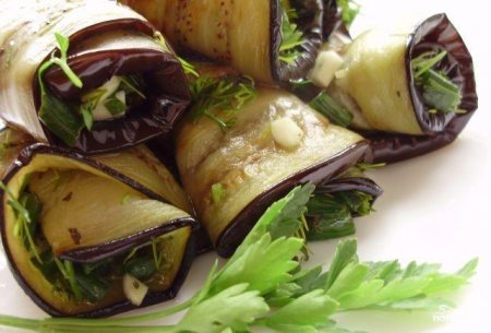 Жареные баклажаны с чесноком и зеленью