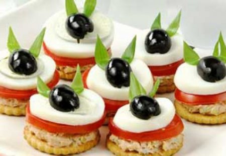 Пирамидки с паштетом - канапе