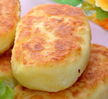 Картофельные котлеты с соусом