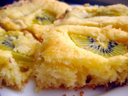 Бисквит с киви и арахисом