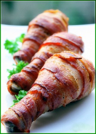 Куриные ножки в беконе