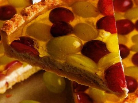 Кокосовый пирог с виноградом