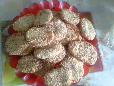 Соленое печенье с сыром и кунжутом