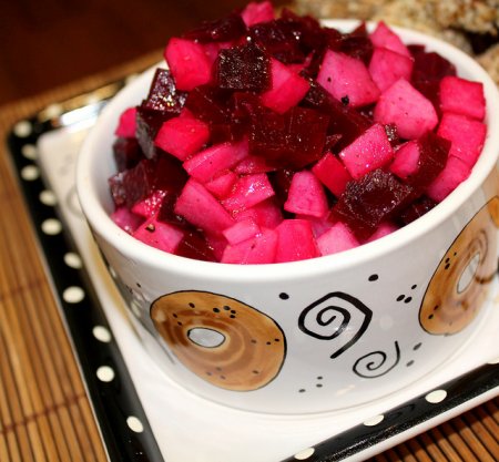 Салат из дайкона и свеклы