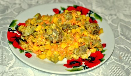 Салат с морковью и печенкой