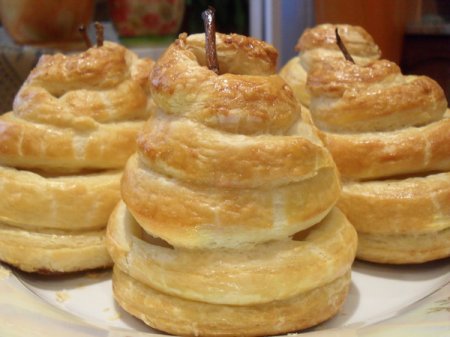 Медовые груши в слоеном тесте