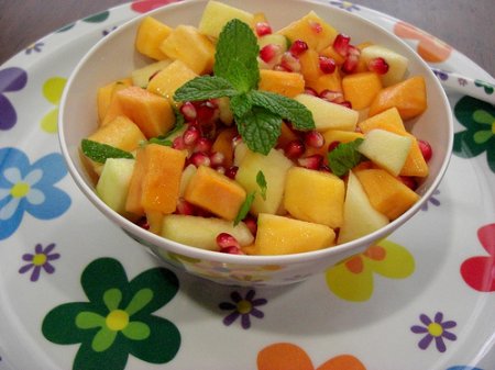 Салат с хурмой и гранатовыми зернами