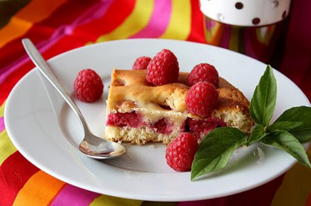 Обычной пирог с малиной