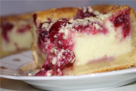 Рецепт. Пирог с малиной и творогом