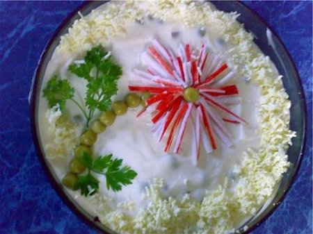 Салат с яблоками и крабовыми палочками