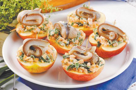 Салат из сельди на яблоках