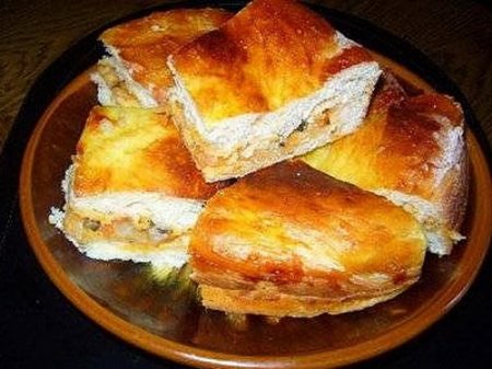 Мясной пирог с капустой и грибами